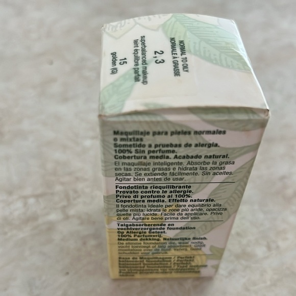 Clinique Superbalanced Makeup in Golden (G) - Picture 3 of 4